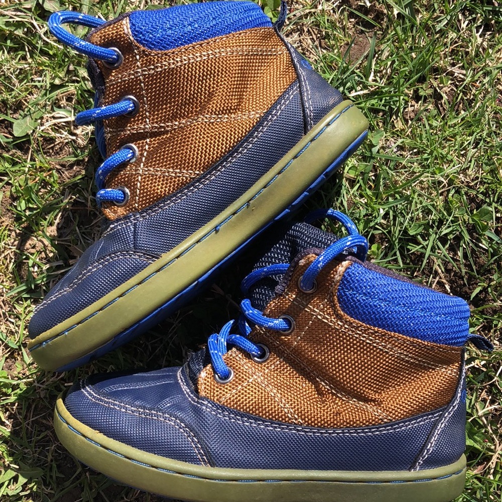 OshKosh boys size 10 boot